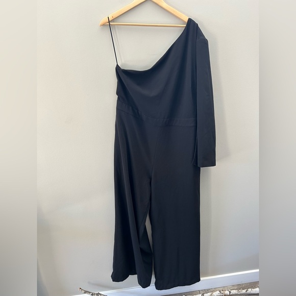 Banana Republic Black Elegant Crepe Flare Sleeve Asymmetrical Neckline Jumpsuit - Picture 3 of 6